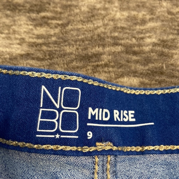 Juniors 9 high waisted button up Jean shorts. Worn once. EUC 💕 - Picture 5 of 6